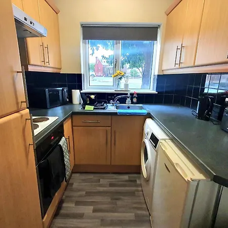 3 Beds - Leeds Centre & Lgi - Contact For Better Offers!